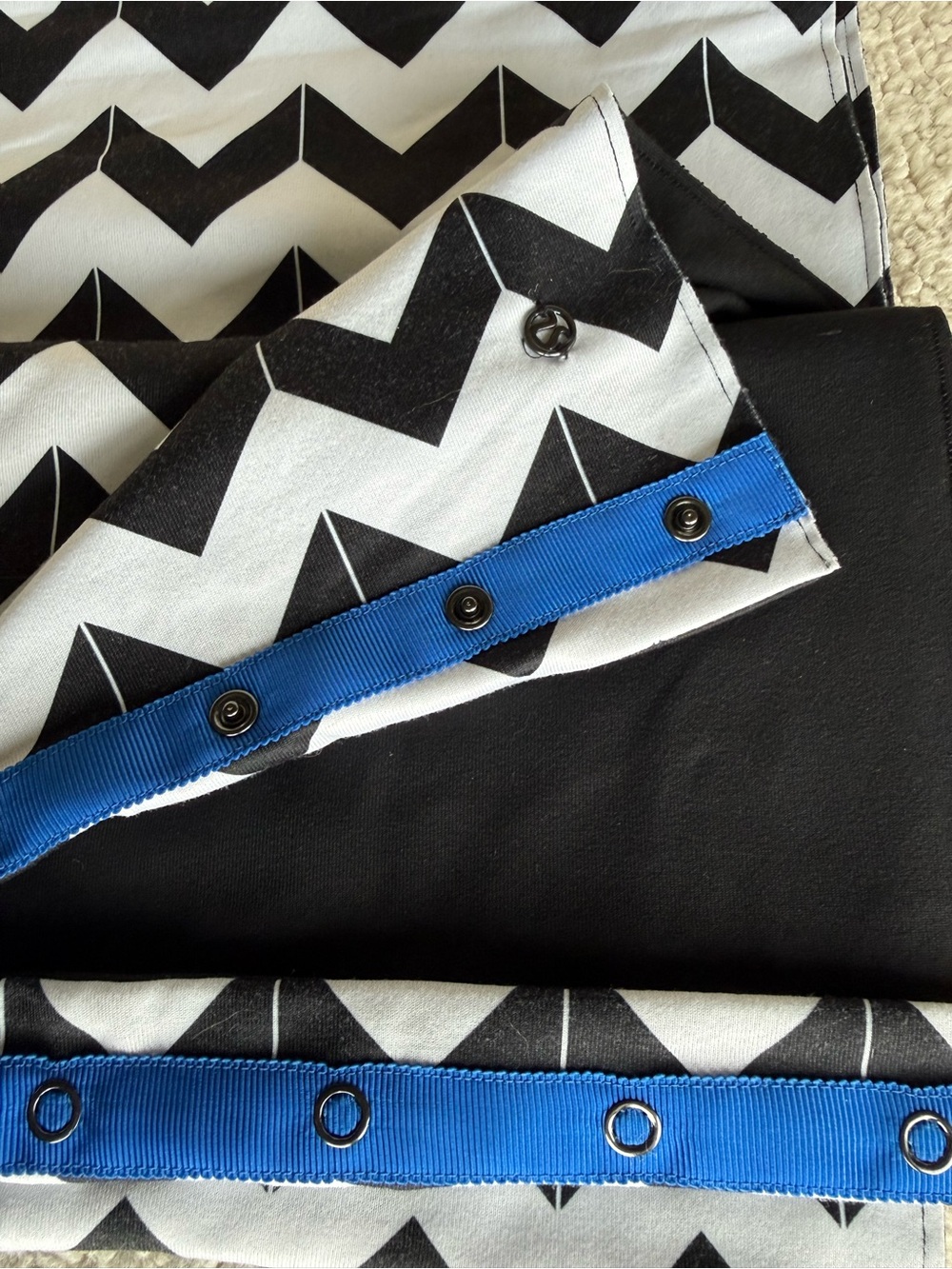 Lululemon Vinyasa Vintage Black and White Chevron scarf.